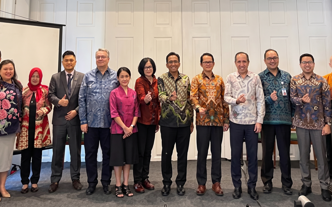 Dekan FEBTD UNUSA Dr. Endah Tri Wahyuningtyas menjadi narasumber dalam FGD Kick-Off Penyusunan Kajian Akademik UMKM Hijau Indonesia bersama Bappenas dan ADB.