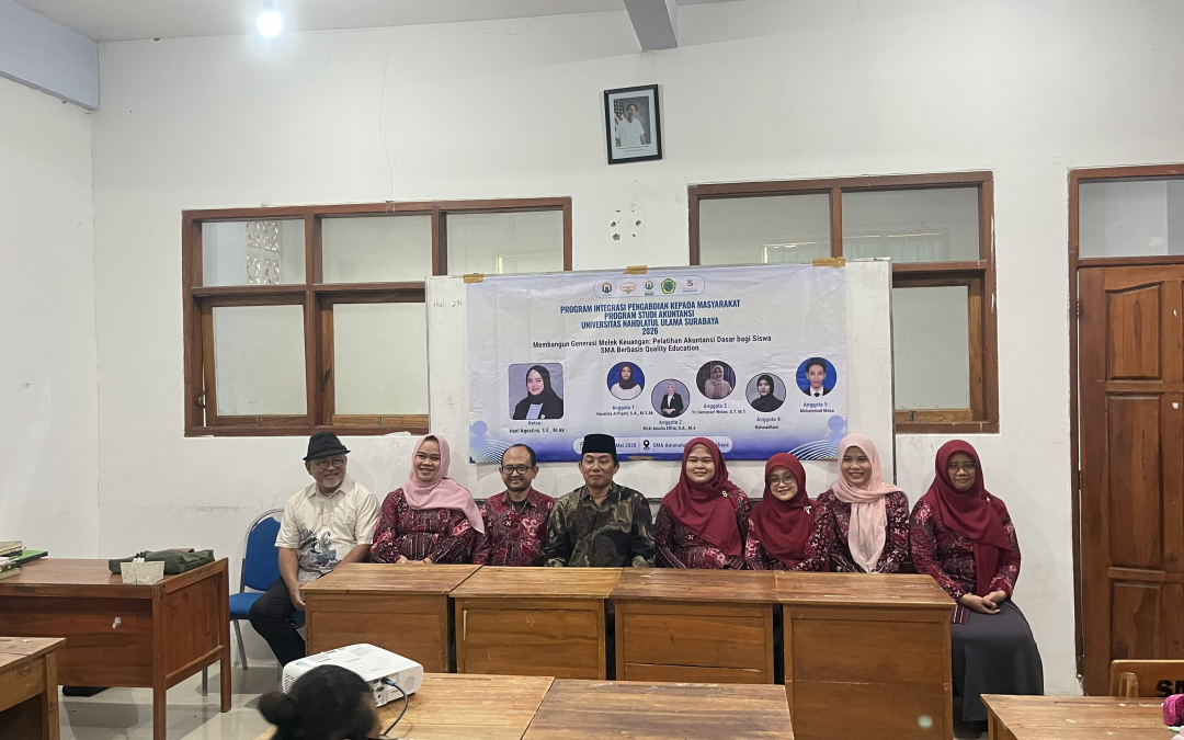 Siswa SMA Amanatul Ummah Surabaya sedang mengikuti sesi praktik literasi keuangan dan penggunaan aplikasi pencatatan keuangan Sepran bersama tim dosen UNUSA.